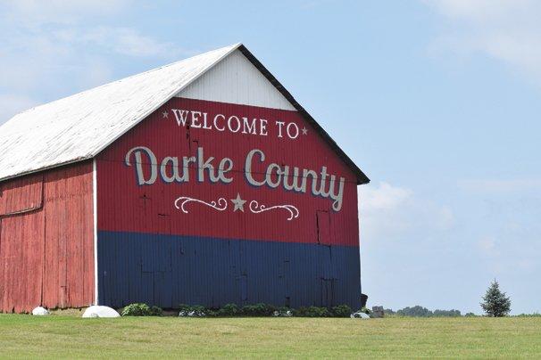 A barn that says welcome to Darke County